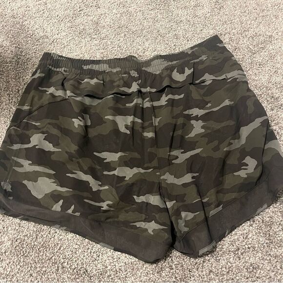 Athleta printed MESH RACER RUN SHORT 4” - Picture 6 of 10